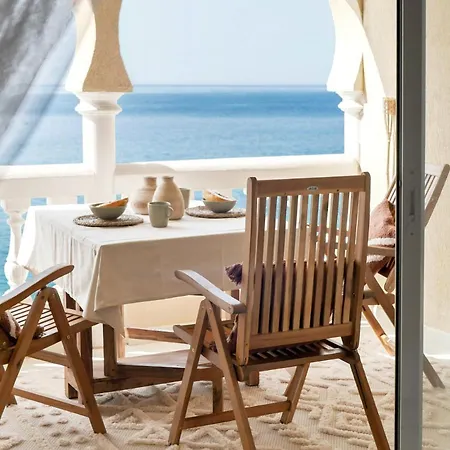 Apartment Sea Romantic Beachfront Cotobro Beach, *