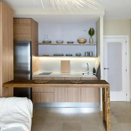 Sea Romantic Beachfront Cotobro Beach, Apartment *