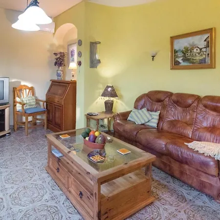 Beautiful In With Kitchen Holiday home