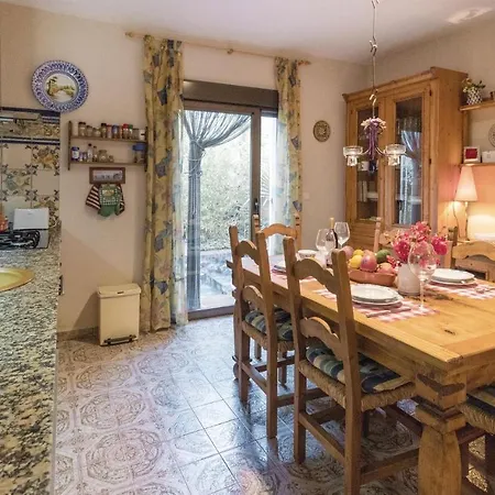 Holiday home Beautiful In With Kitchen