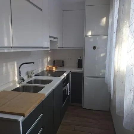 Bonito Piso Recien Reformado Con Zona De Parking *
