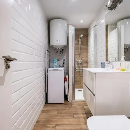 Bonito Piso Recien Reformado Con Zona De Parking Apartment *