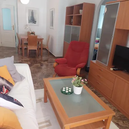 Piso Centrico Con Piscina Y Cochera Apartamento