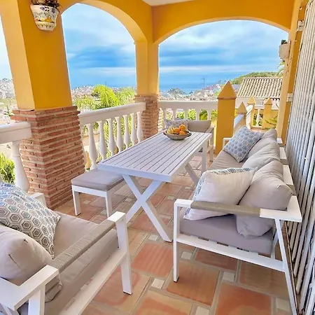 Con Piscinas Y Vistas De Ensueño