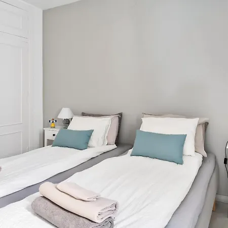 Căn hộ Luxury With Rooftop Terrace 2 Min To