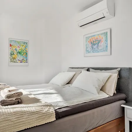 Luxury With Rooftop Terrace 2 Min To Căn hộ