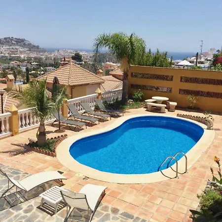 Con Piscinas Y Vistas De Ensueño Сasa de vacaciones