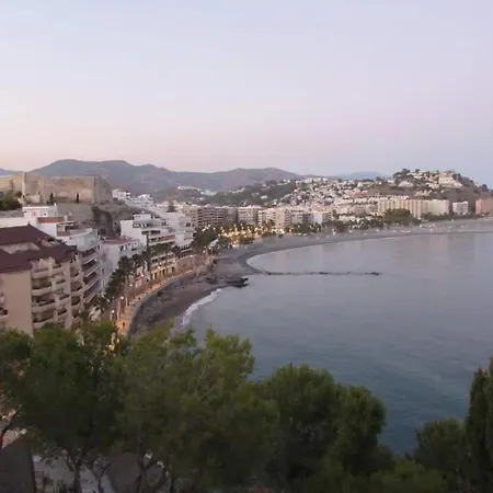 Escapada romantica con vistas al mar y a la ciudad en Almunecar Granada España