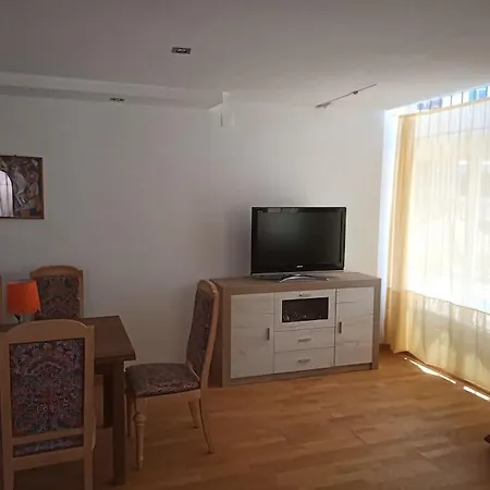 Apartment Renovated Townhouse Close To Center *