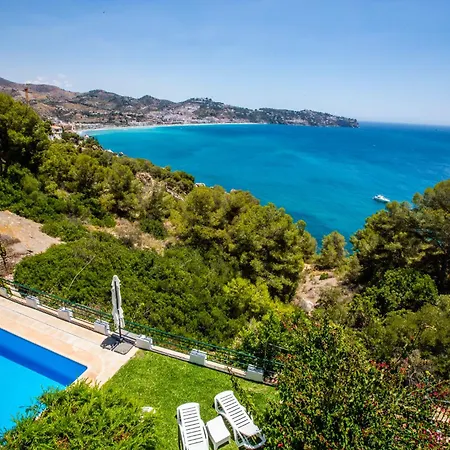 Garden Club Sea Views And Pool