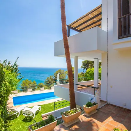 Garden Club Sea Views And Pool