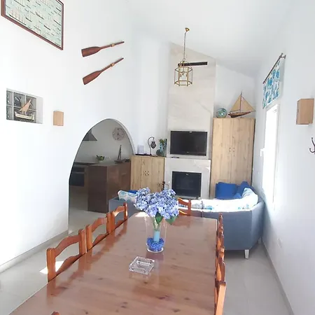Casa Cuartel El Delfin Holiday home *