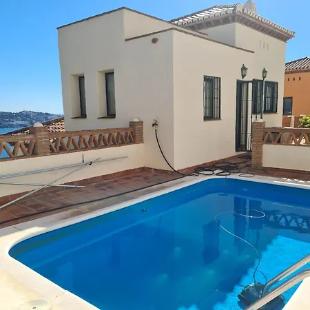 Admirer La Baie De La Herradura Et Sa Villa