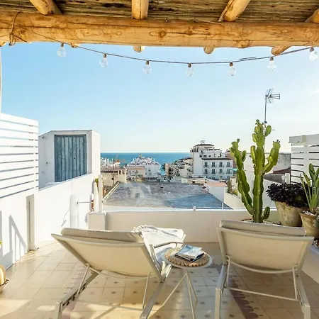 La Perla Del Pueblo - 4-bed Retreat - Pool & Sea Views Holiday home