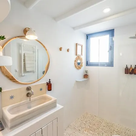 La Perla Del Pueblo - 4-bed Retreat - Pool & Sea Views Holiday home *