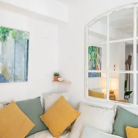 La Perla Del Pueblo - 4-bed Retreat - Pool & Sea Views *