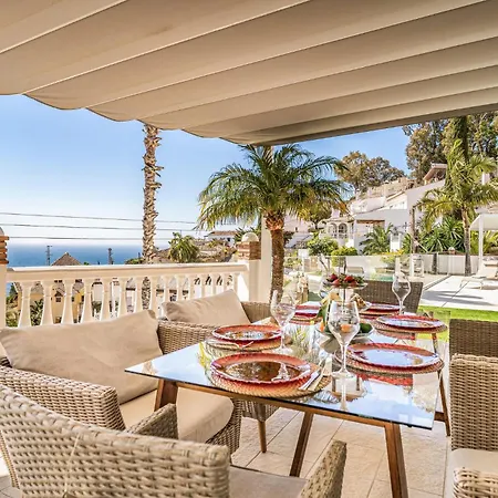 Holiday home Stunning In With House Sea View