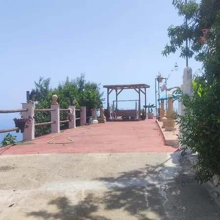 Chalet, Breathtaking Sea View With Large Jacuzzi Holiday home