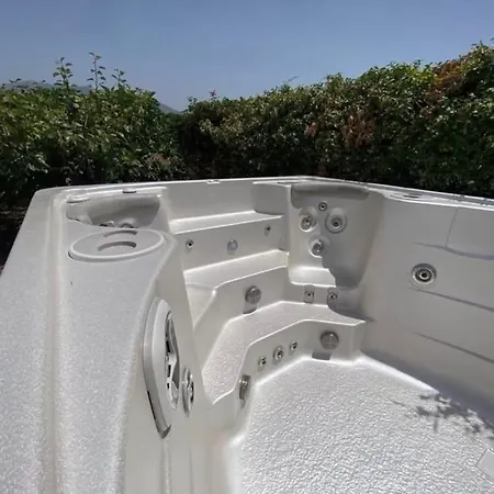 Chalet, Breathtaking Sea View With Large Jacuzzi Holiday home