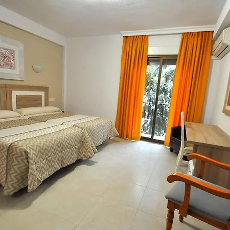Goya Hotel *