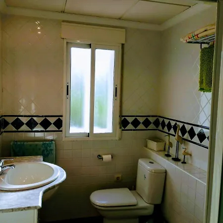 Center Paseo Apartment: Renovated With Double Garage Almunecar