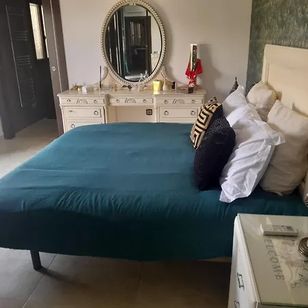 Villa Villa *