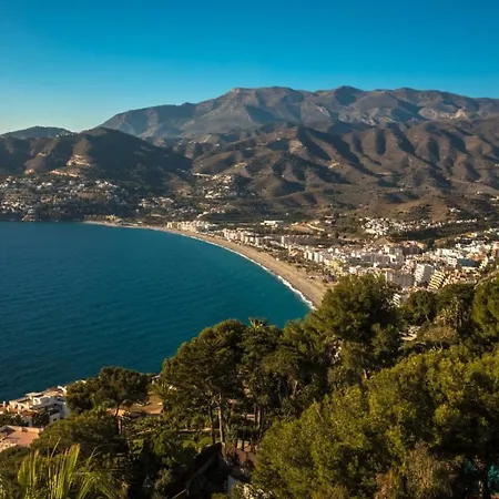 La Perla Del Pueblo - 4-Bed Retreat - Pool & Sea Views Holiday home