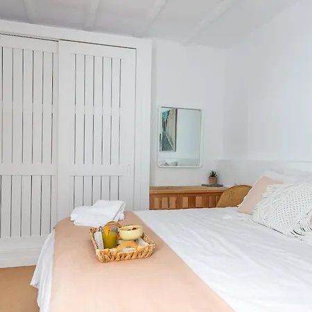 La Perla Del Pueblo - 4-Bed Retreat - Pool & Sea Views Holiday home