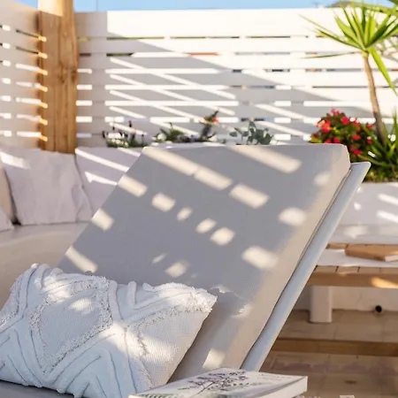 La Perla Del Pueblo - 4-Bed Retreat - Pool & Sea Views Holiday home