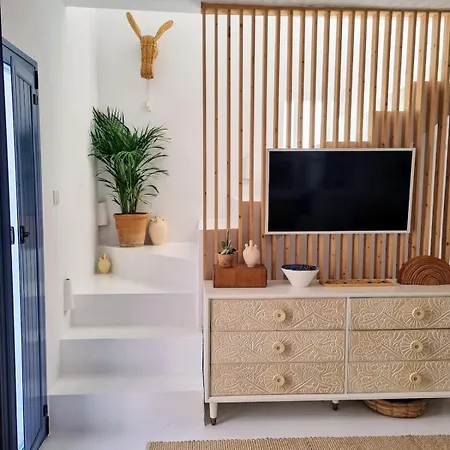 La Perla Del Pueblo - 4-Bed Retreat - Pool & Sea Views Almunecar