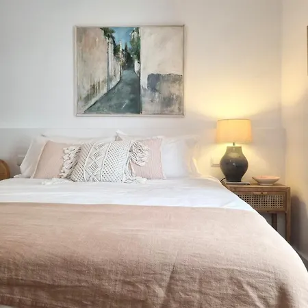 La Perla Del Pueblo - 4-Bed Retreat - Pool & Sea Views Holiday home Almunecar