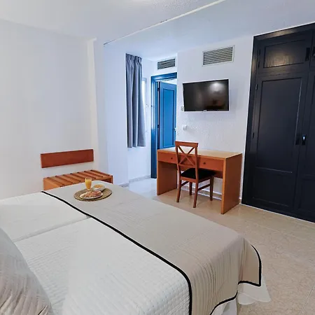 Hotel Olas De