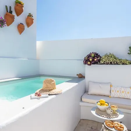 La Perla Del Pueblo - 4-Bed Retreat - Pool & Sea Views Holiday home Almunecar