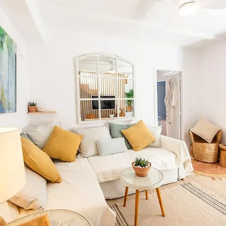 La Perla Del Pueblo - 4-Bed Retreat - Pool & Sea Views Holiday home *