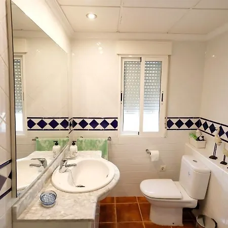 Center Paseo Apartment: Renovated With Double Garage Apartamento