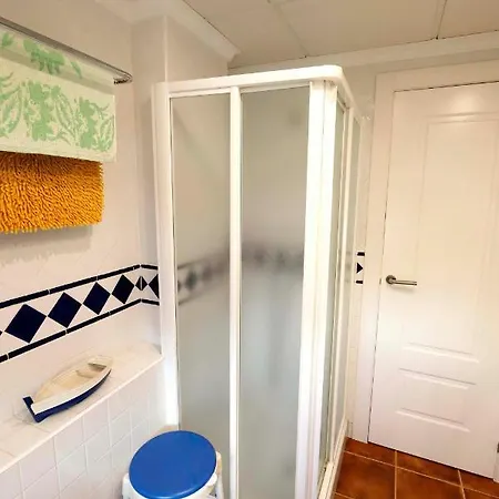 Center Paseo Apartment: Renovated With Double Garage *