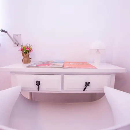 White Great Location Apartment *